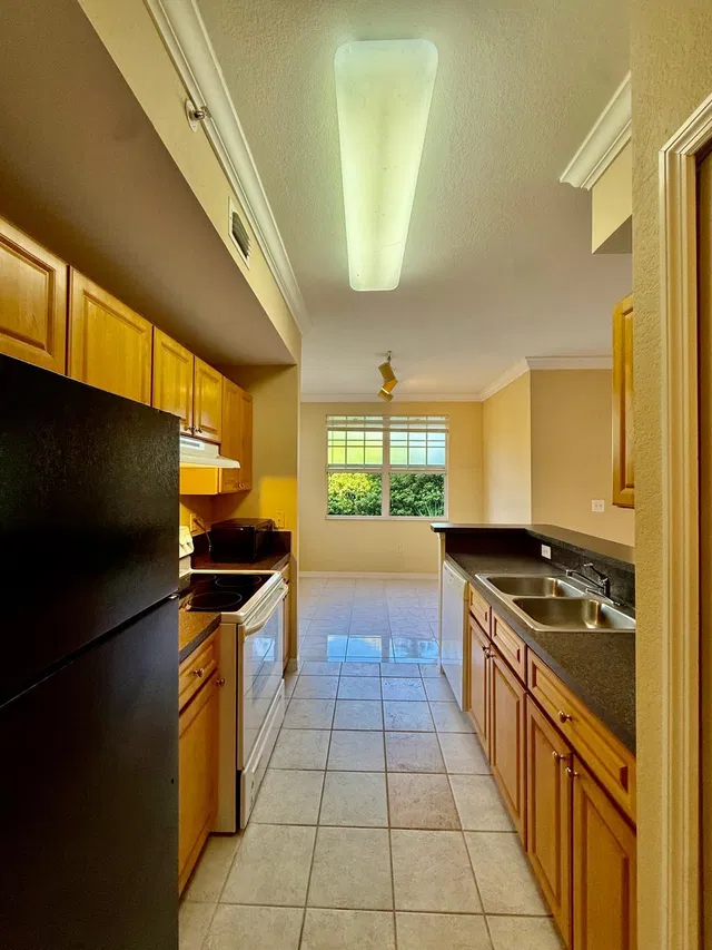  Unit 102 photo 7