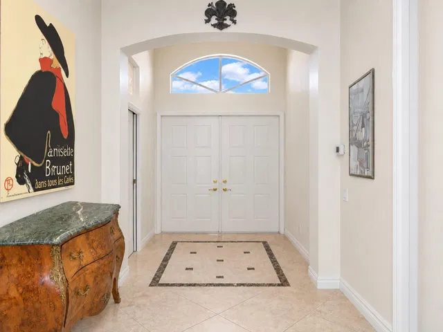 Residence photo 3