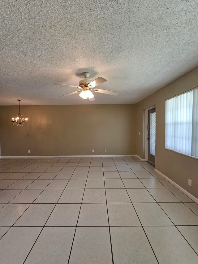 Residence photo 3