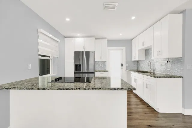 Residence photo 3