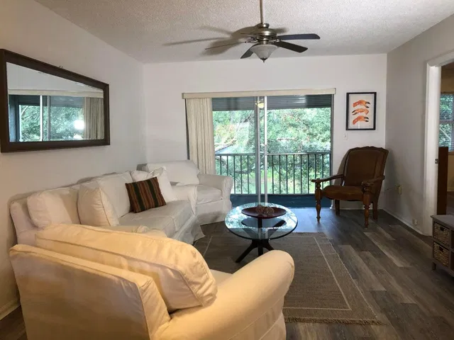 Unit 1023 photo 2