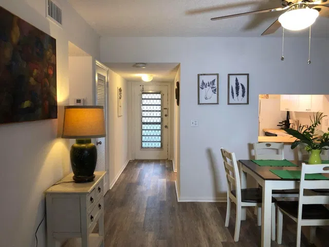 Unit 1023 photo 4