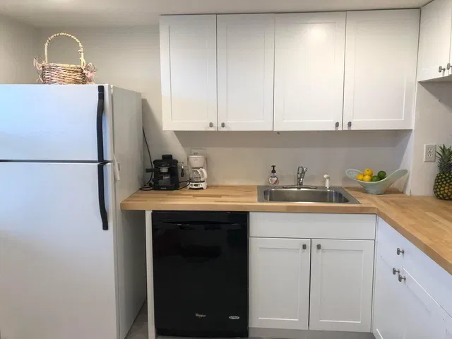 Unit 1023 photo 8