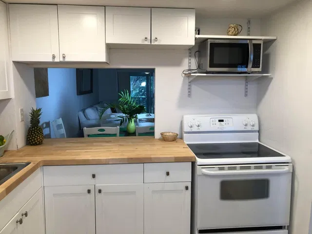 Unit 1023 photo 10