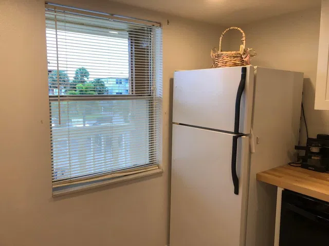 Unit 1023 photo 11