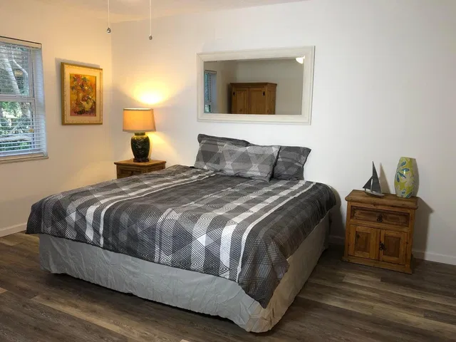 Unit 1023 photo 12