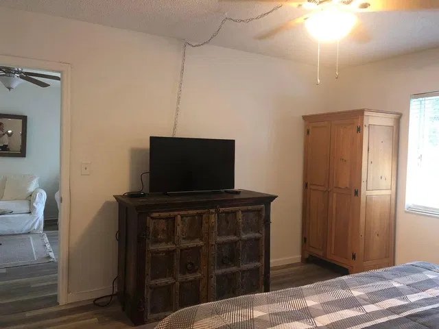 Unit 1023 photo 14