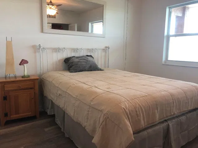 Unit 1023 photo 17