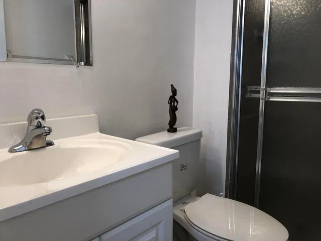 Unit 1023 photo 19