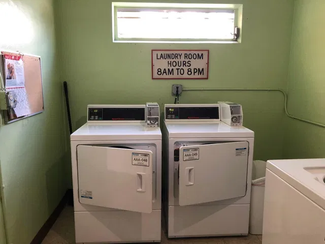 Unit 1023 photo 31