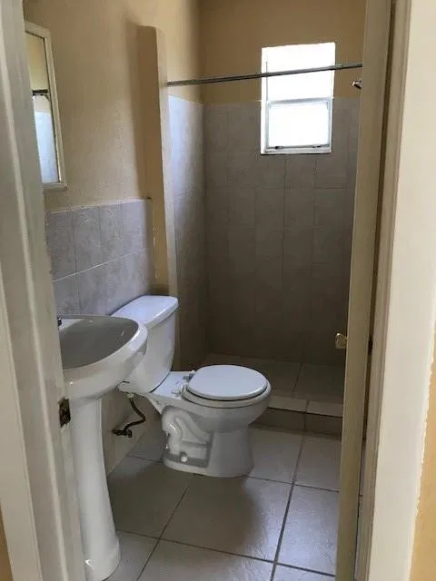  Unit 1 photo 6