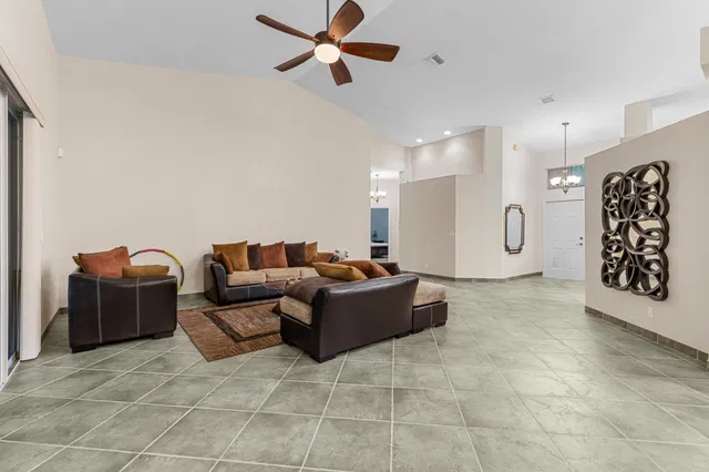 Paddock Park 1 Residence photo 16