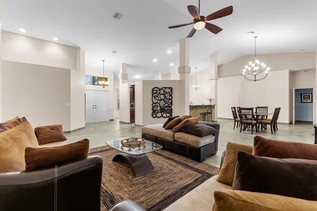 Paddock Park 1 Residence photo 17