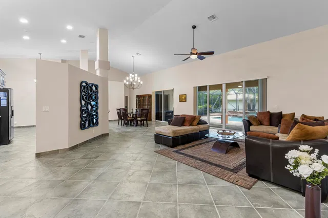 Paddock Park 1 Residence photo 18