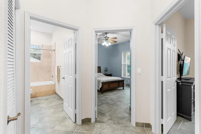 Paddock Park 1 Residence photo 23
