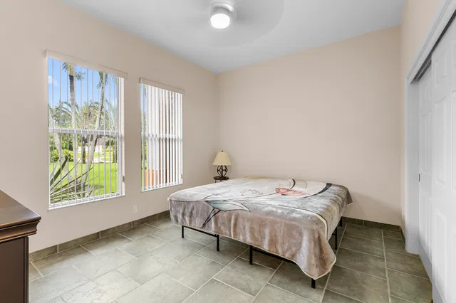 Paddock Park 1 Residence photo 37