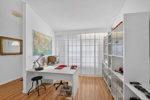 Residence photo 9