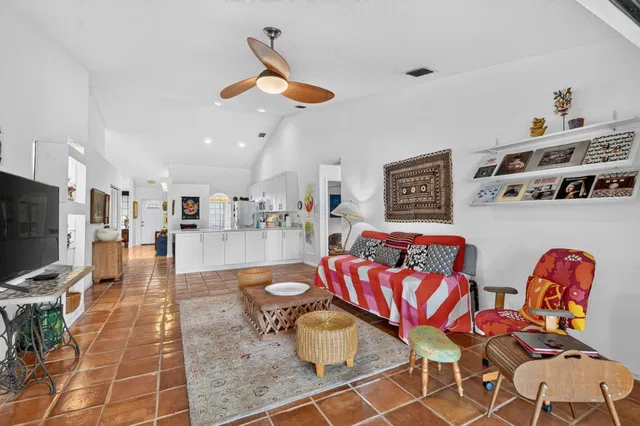 Residence photo 19