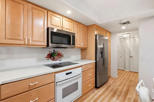  Unit 1010 photo 11