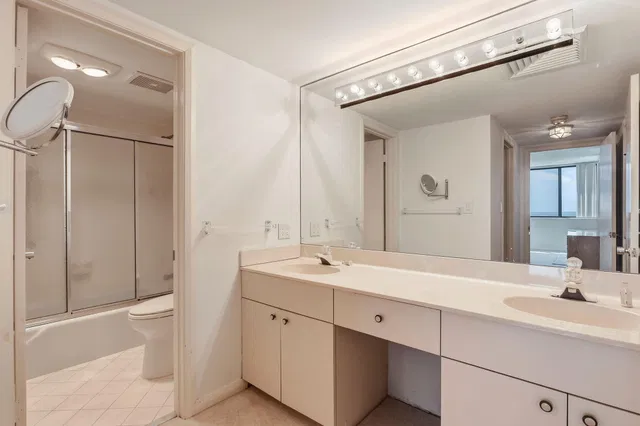  Unit 1010 photo 38