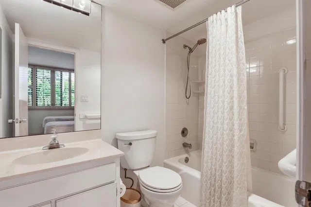  Unit 1010 photo 42