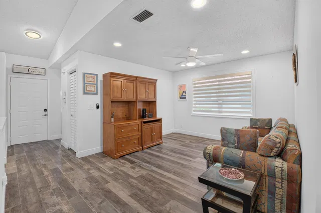  Residence photo 6