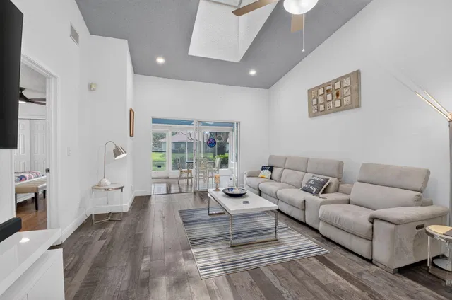  Residence photo 9