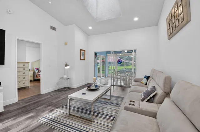  Residence photo 11