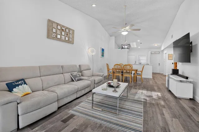  Residence photo 12