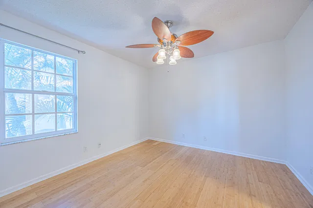  Residence photo 7