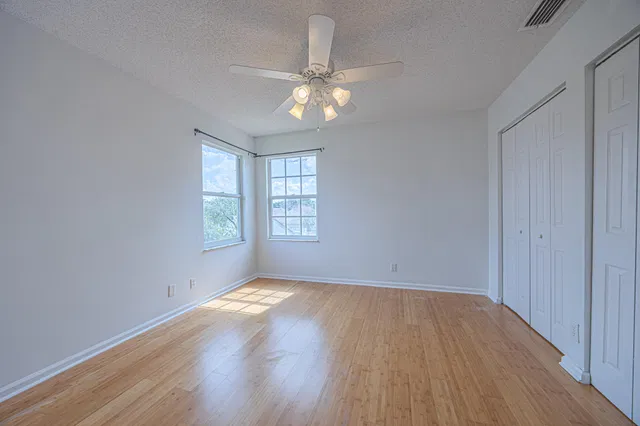  Residence photo 8