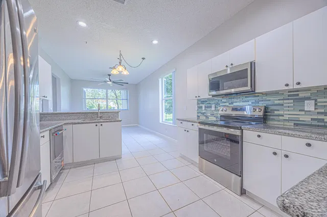  Residence photo 15