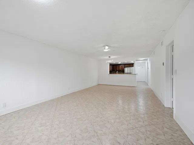 Unit 8 photo 17