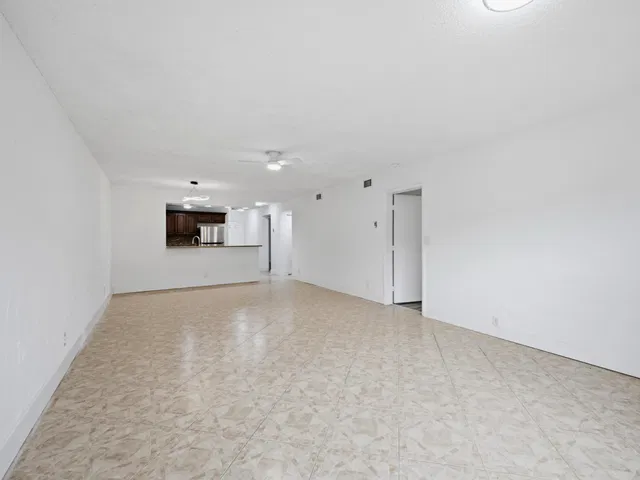 Unit 8 photo 18
