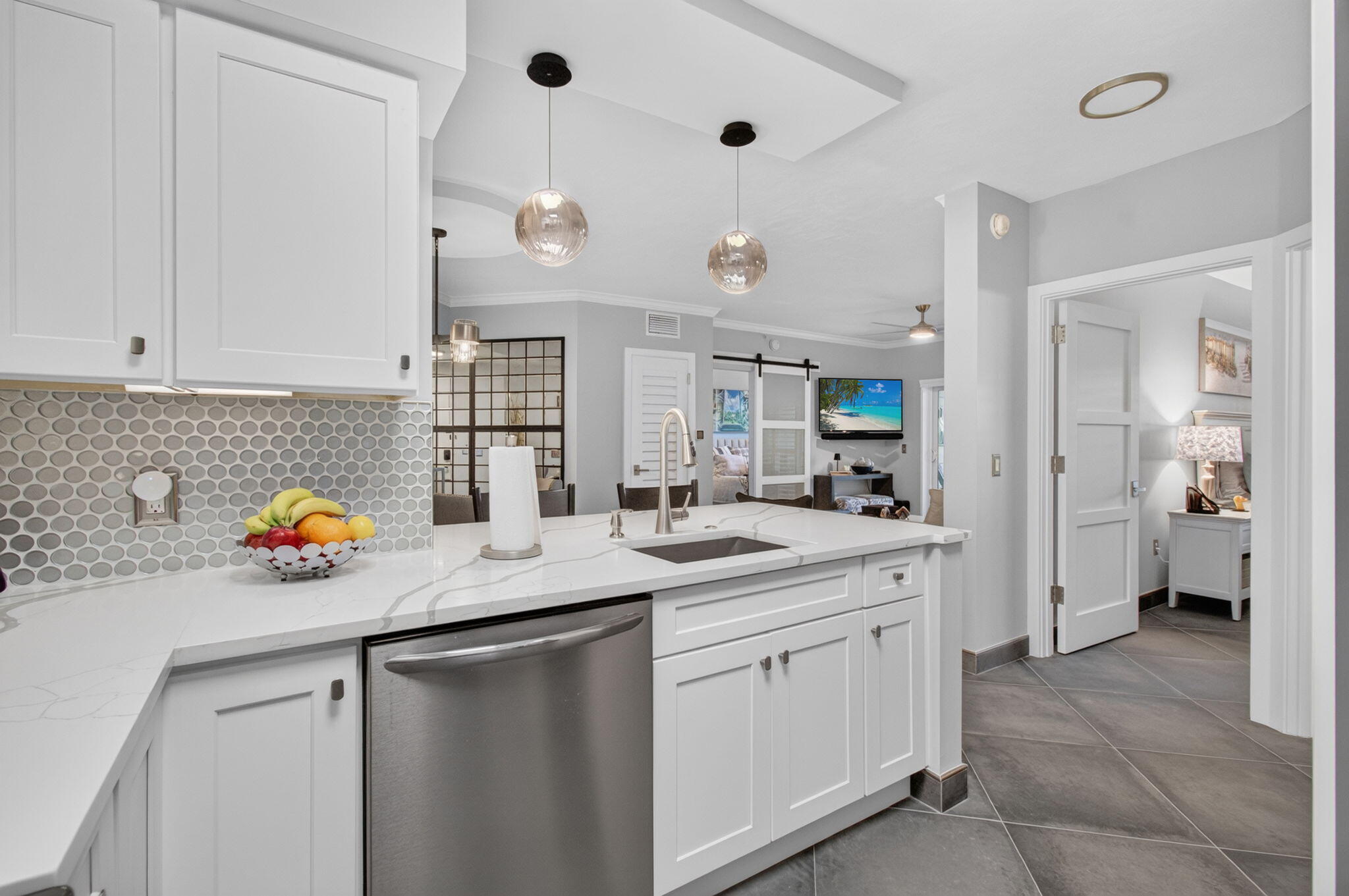 Unit 113 photo 16