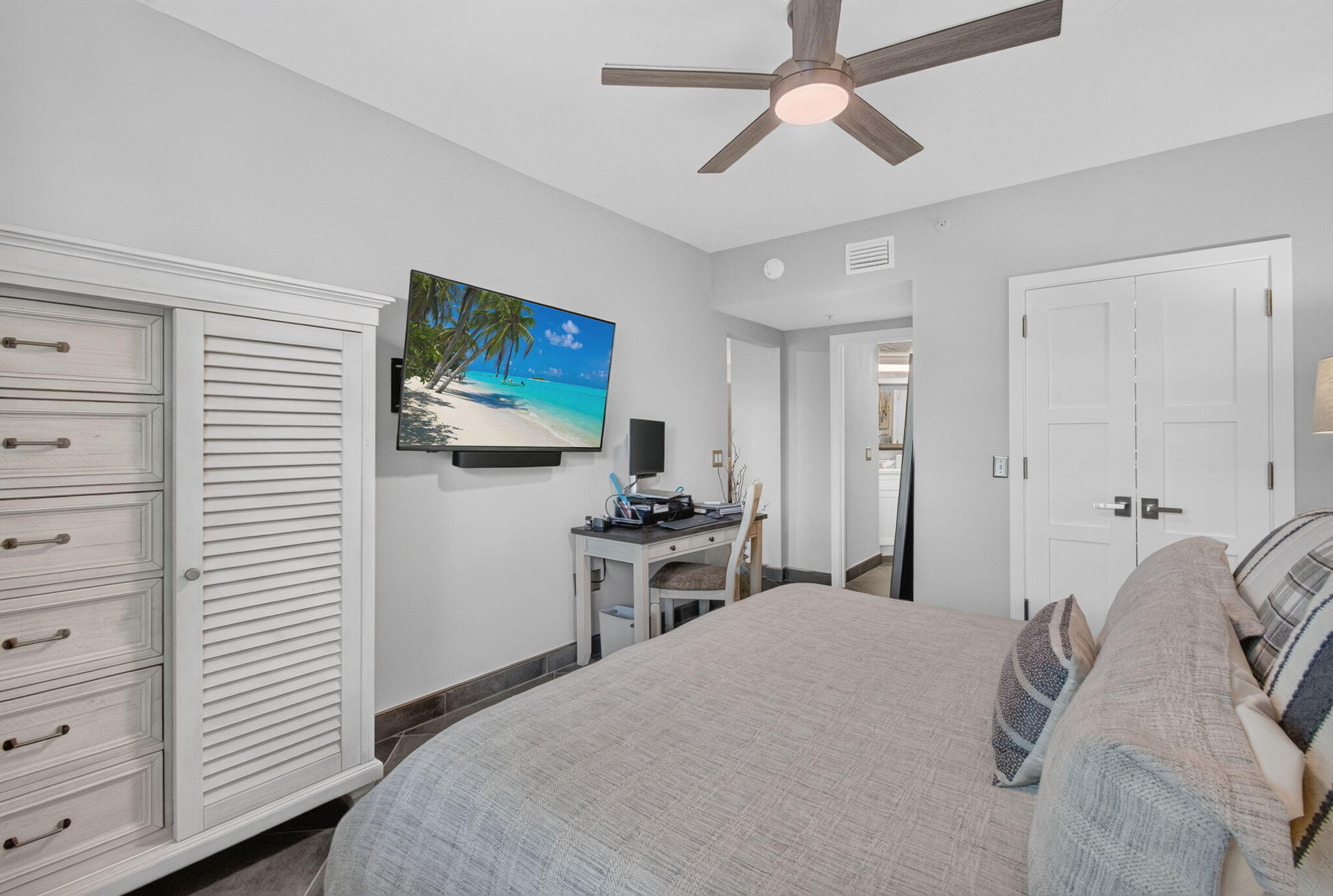 Unit 113 photo 24