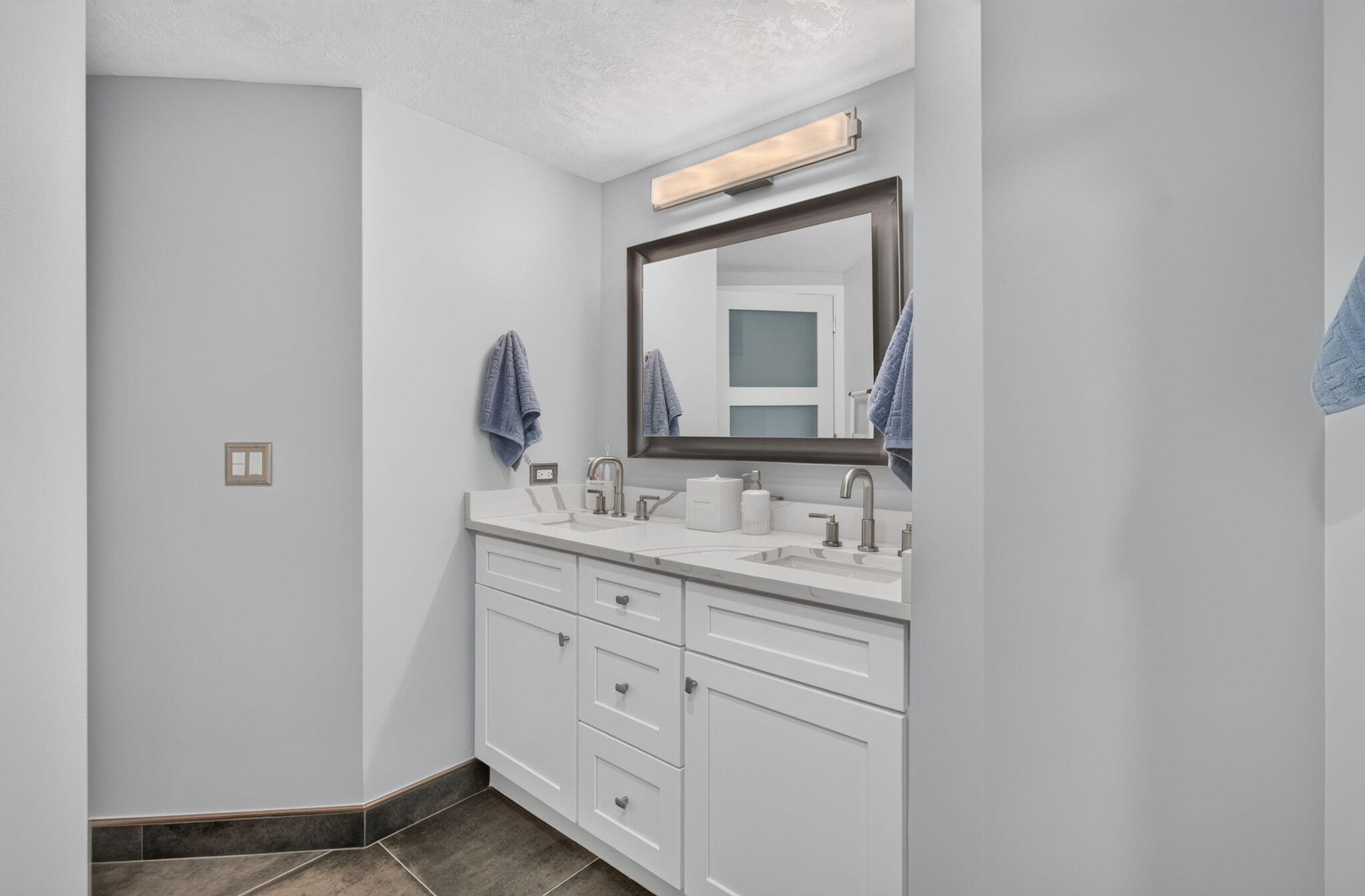 Unit 113 photo 29