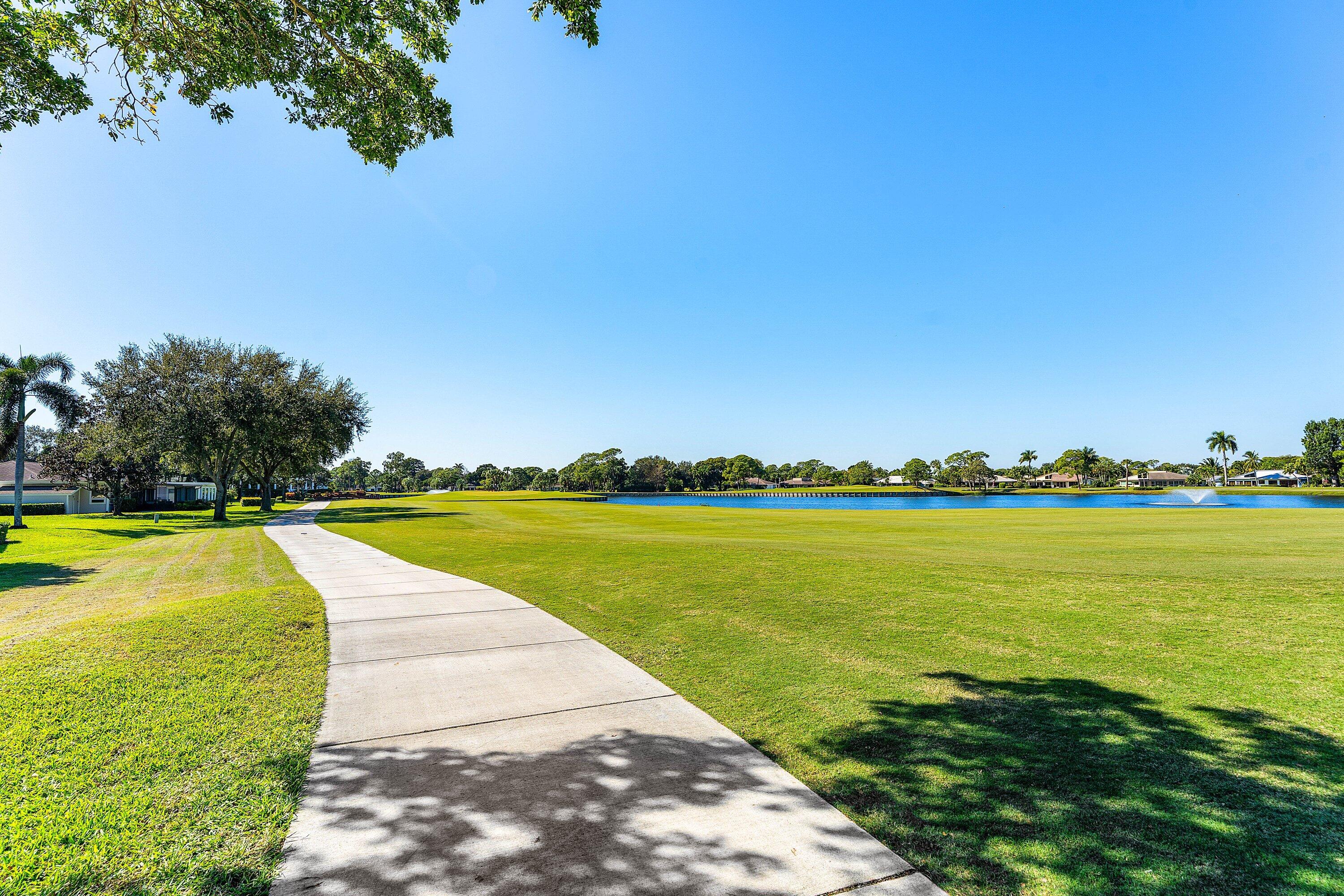 Eastpointe Country Club Residence photo 31