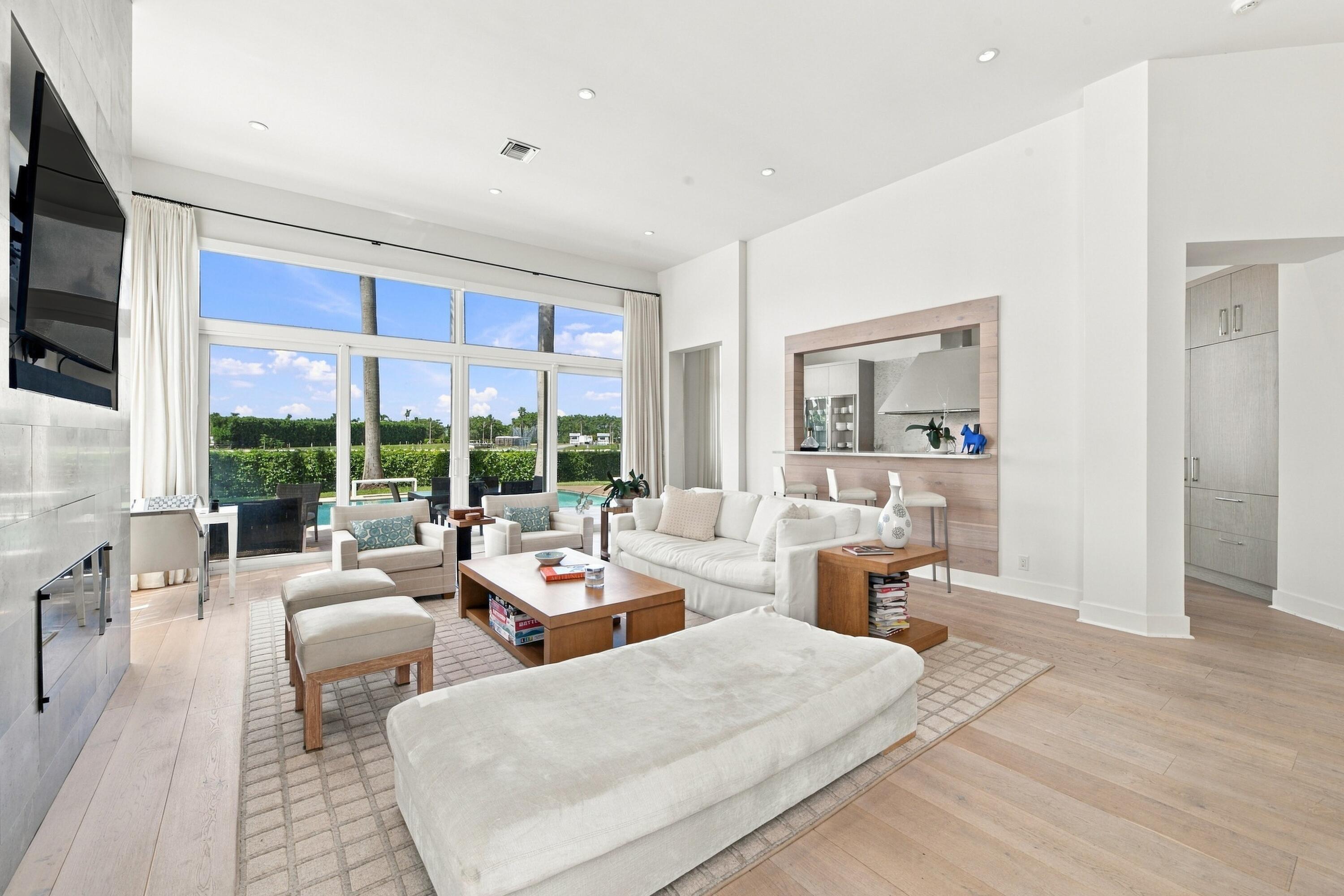 Equestrian Club Estates Residence photo 9