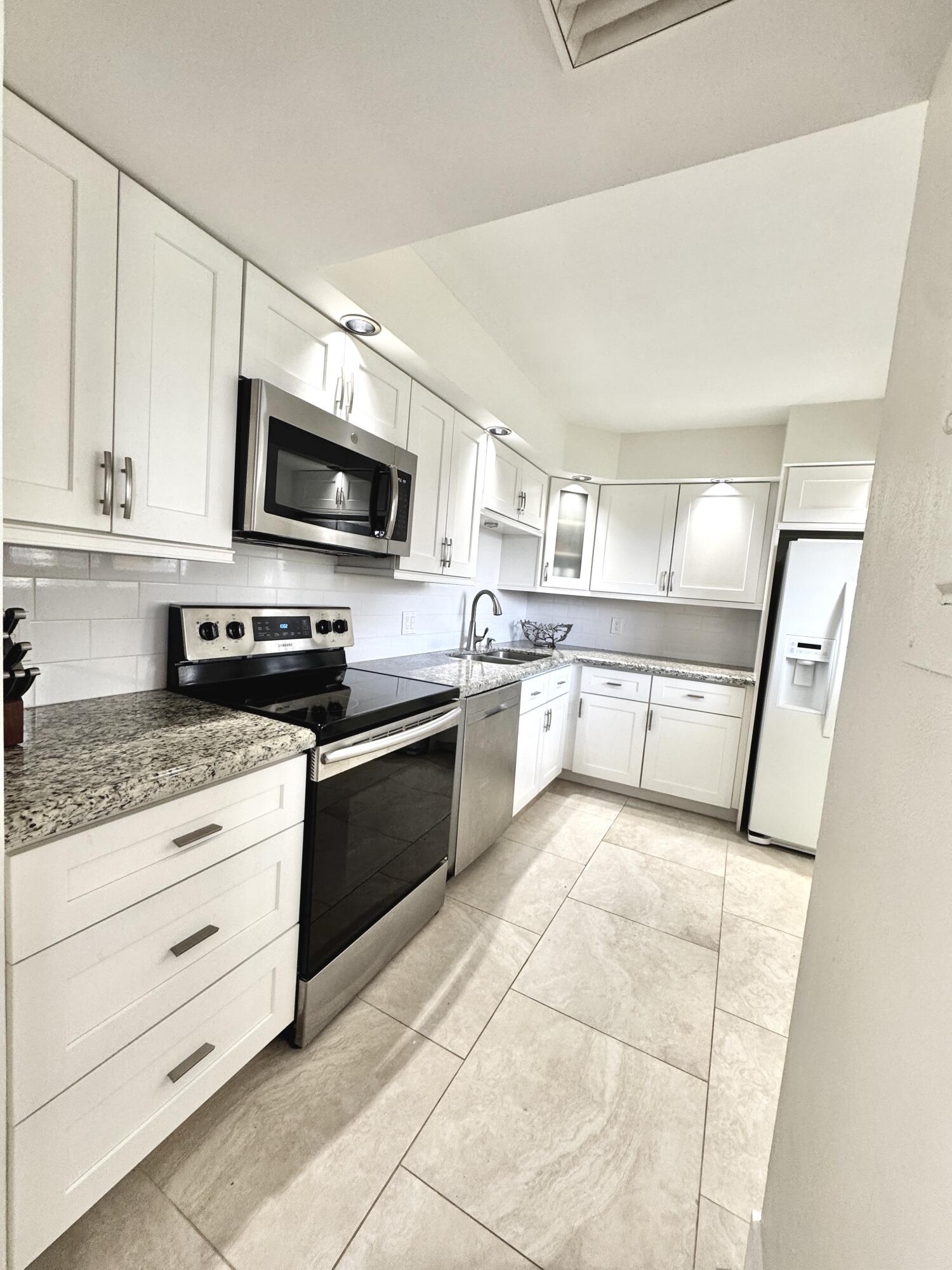 Unit 303 photo 6