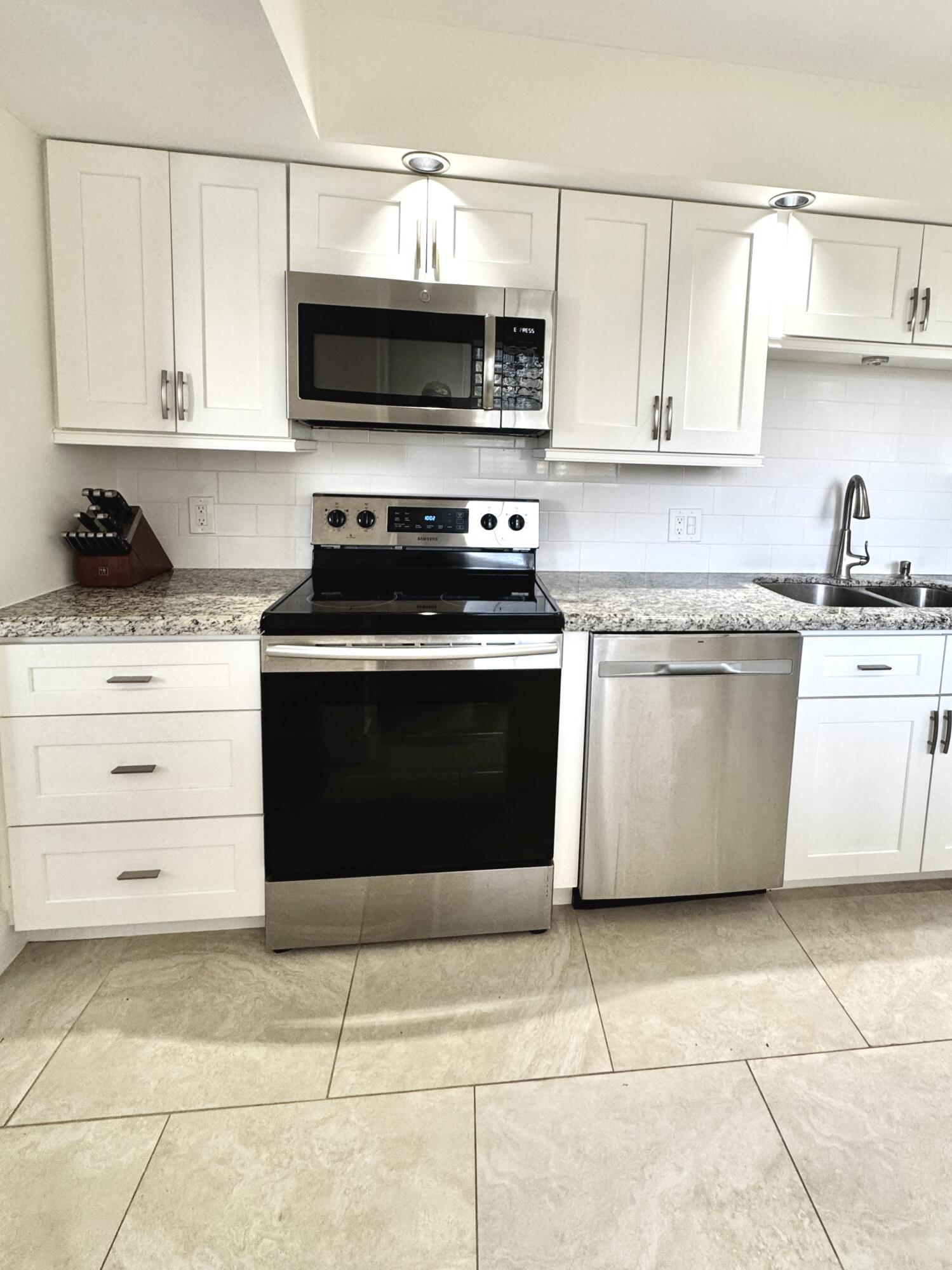 Unit 303 photo 8