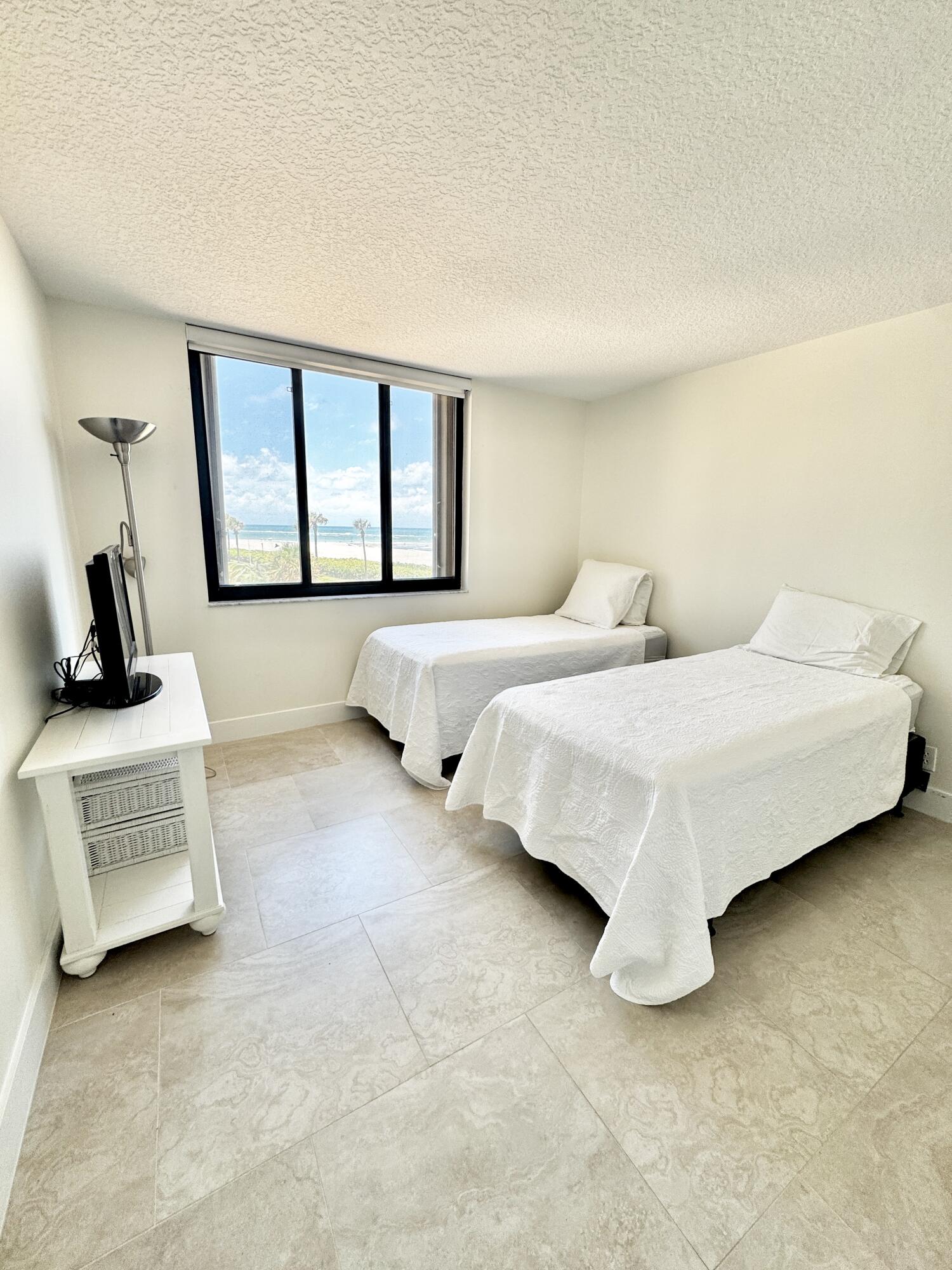 Unit 303 photo 16