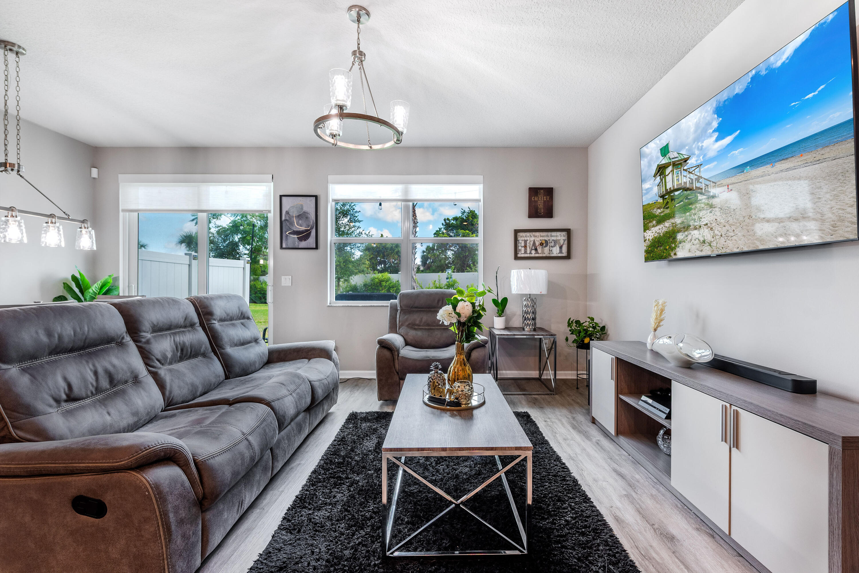 Residence photo 3