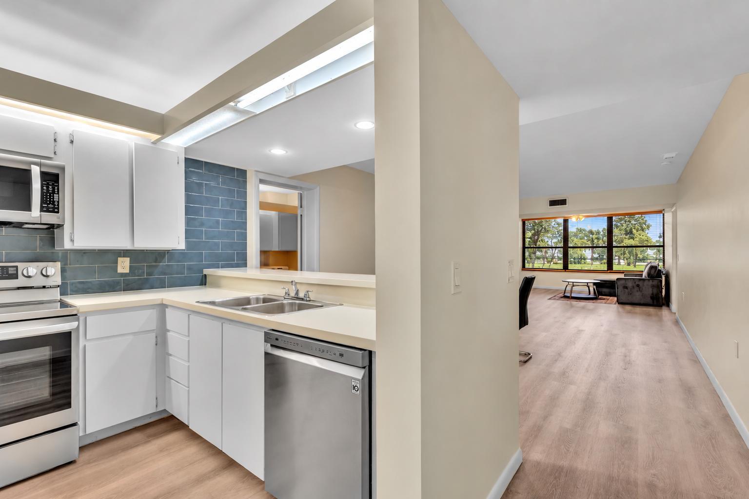 Unit 202 photo 6