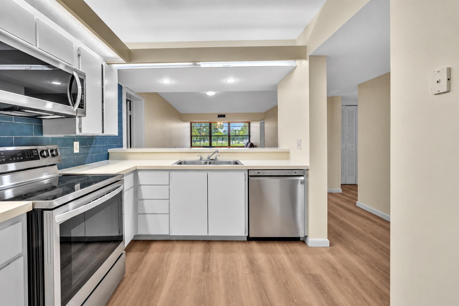 Unit 202 photo 11