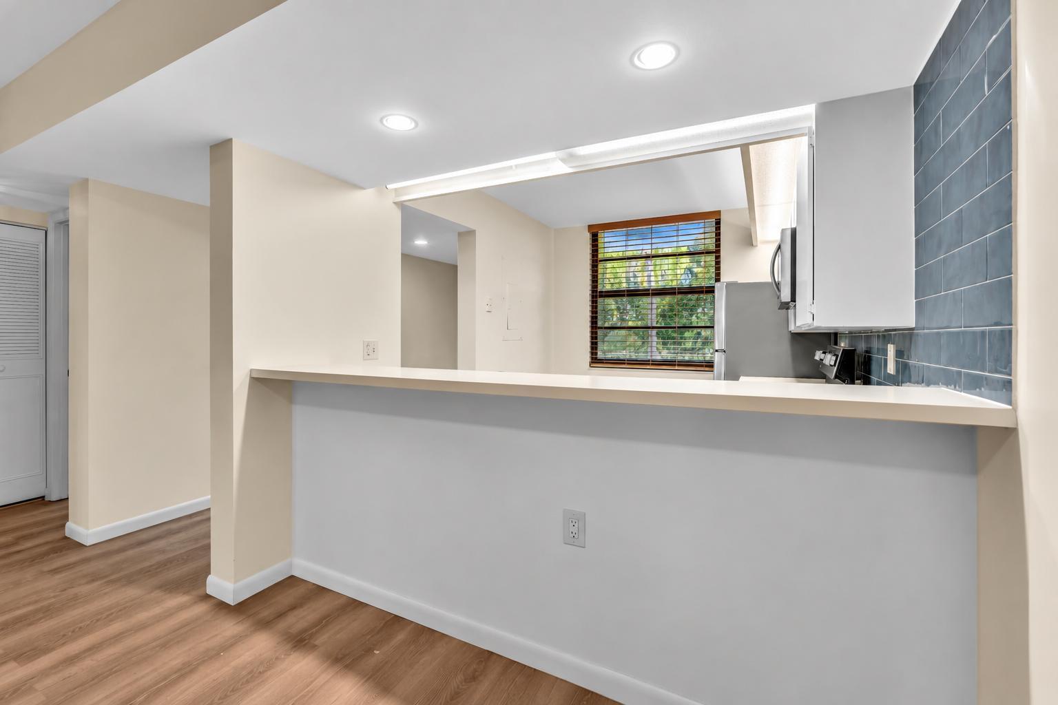 Unit 202 photo 18