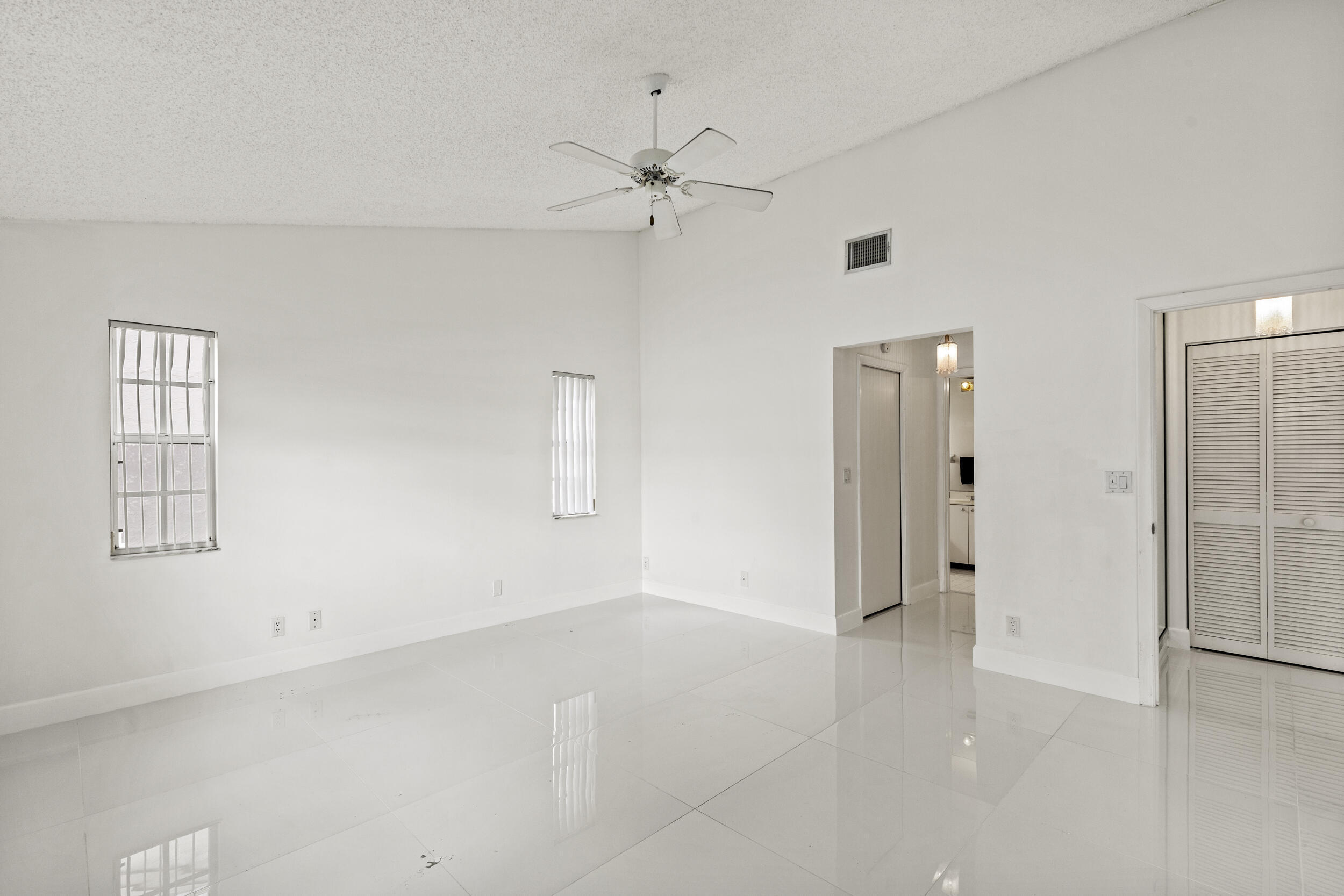  Residence photo 5