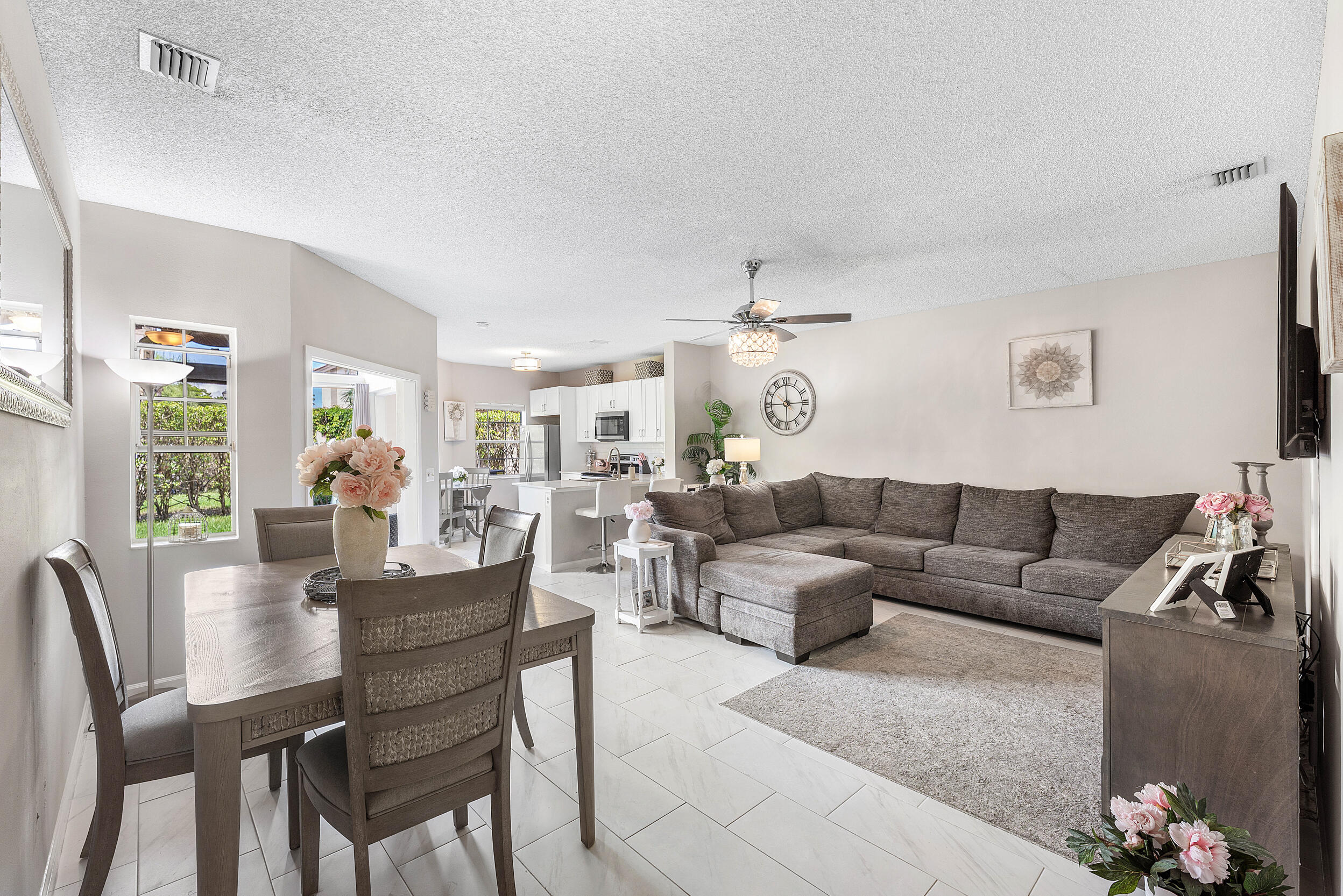 Residence photo 3