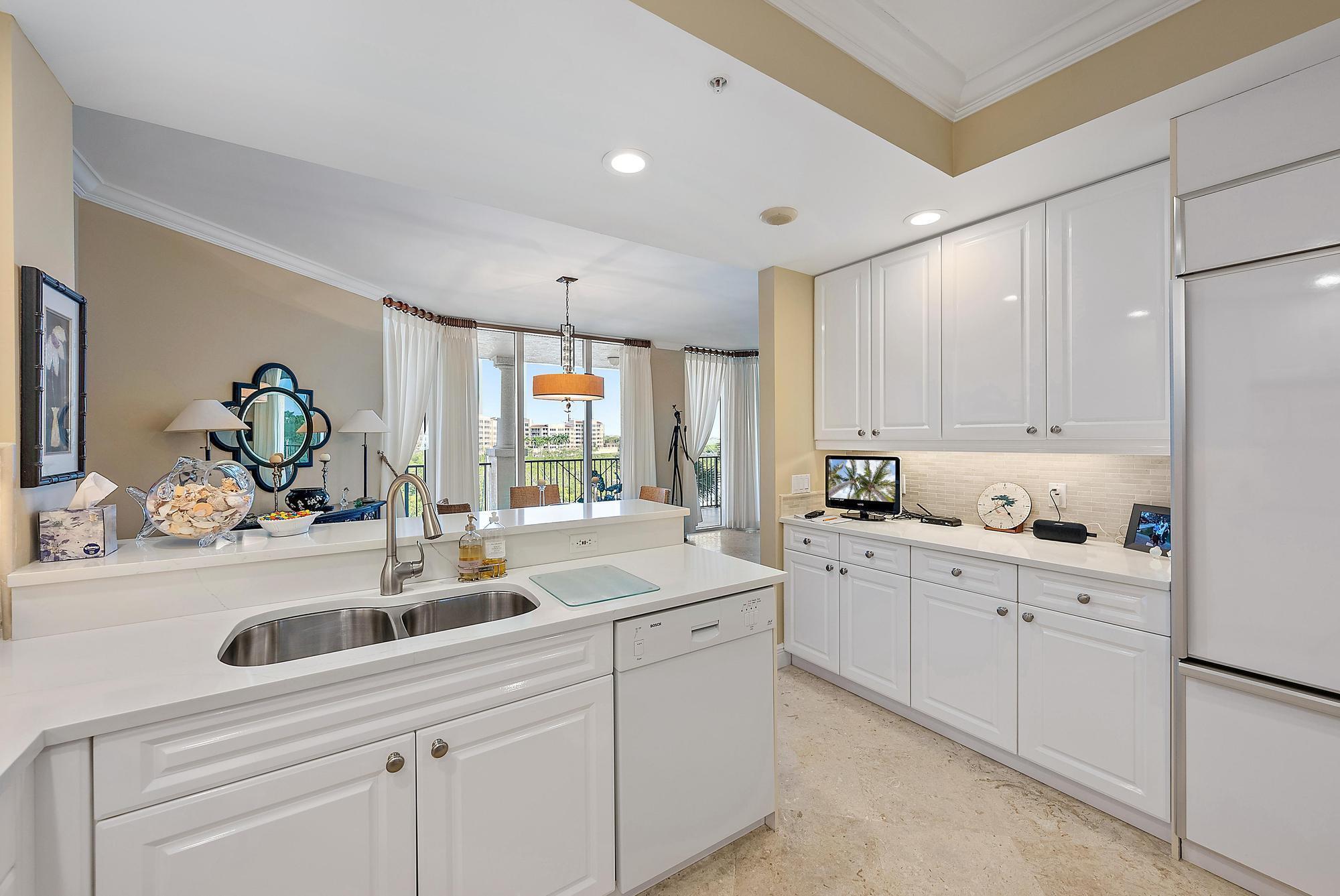 Jupiter Yacht Club Unit 305 photo 9