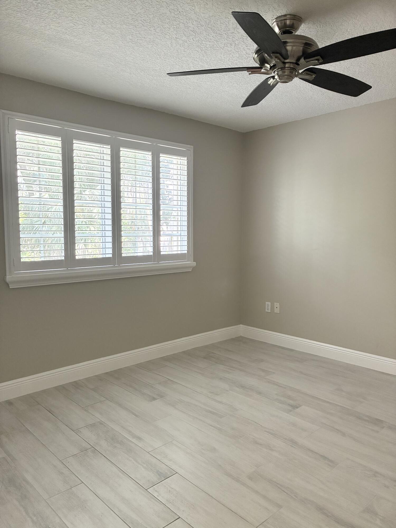  Unit 1005 photo 9